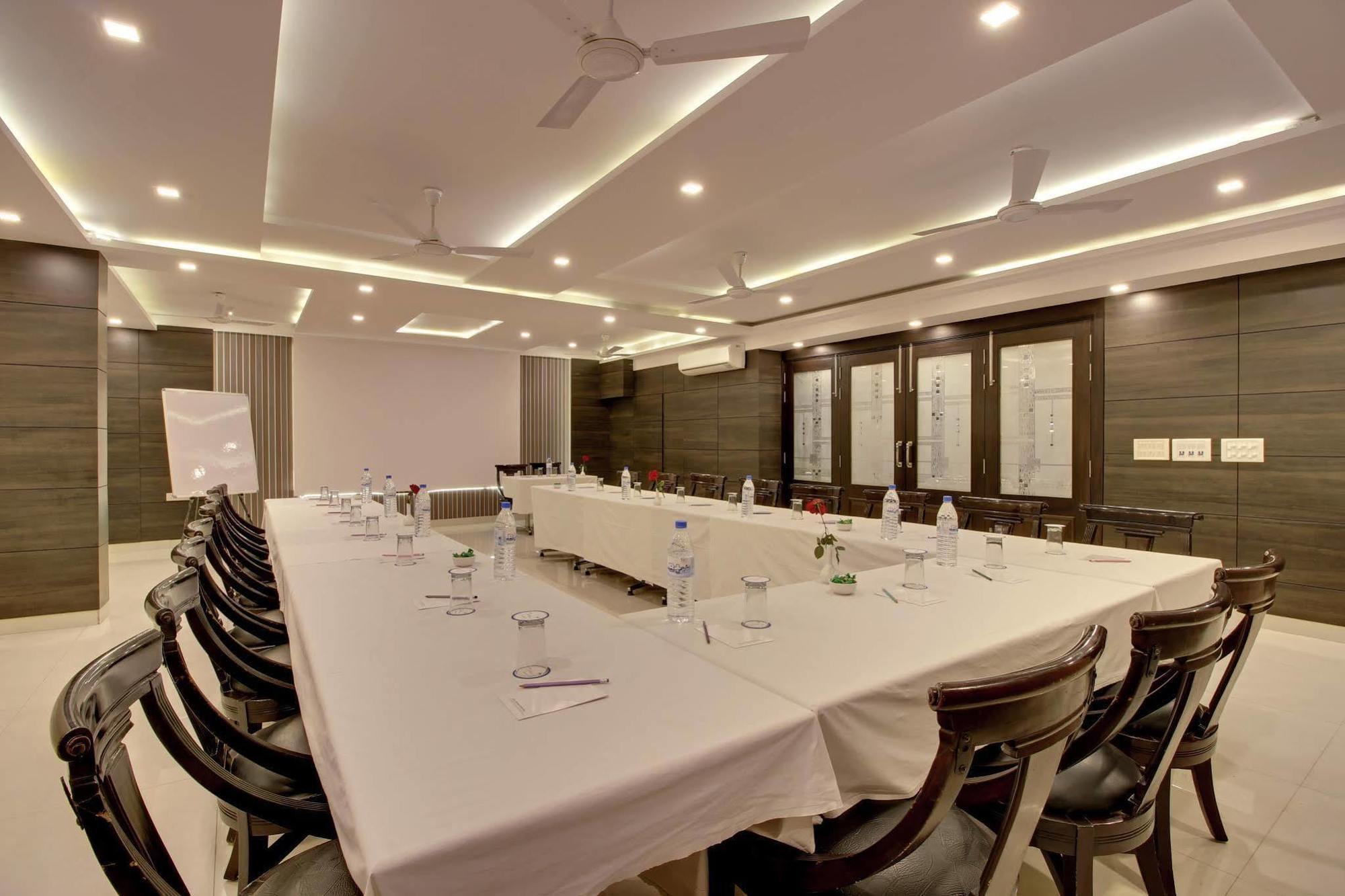 Hotel Sky Rich International - 05 Mins From Karol Bagh Metro Station Delhi (National Capital Territory of India) Exterior foto
